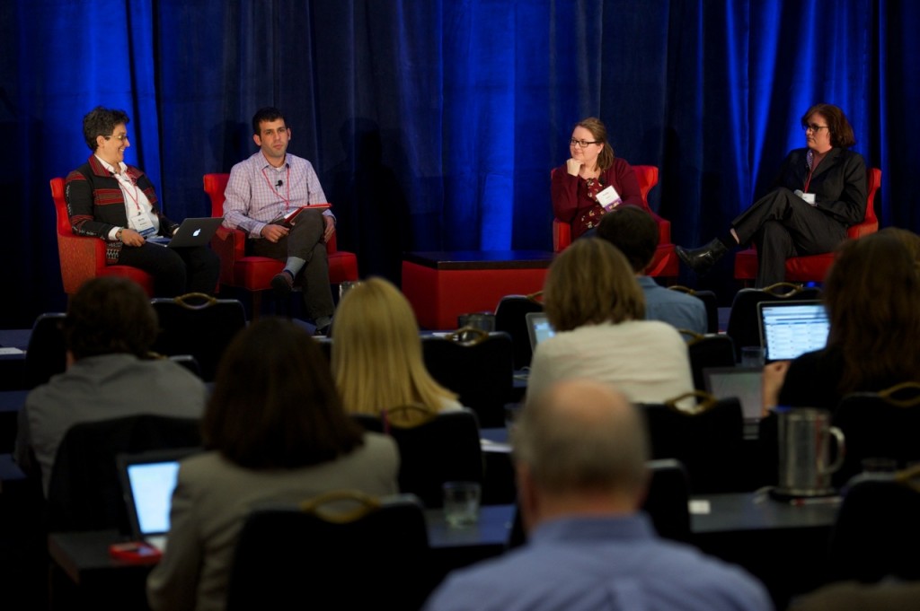 Mindy McAdams leads a panel at J/i.