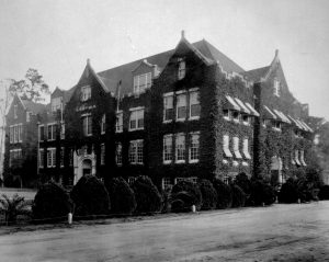 Black and white photo of Anderson Hall in the early 20th century
